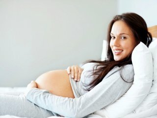 jobforpregnantwomen.com: беременная женщина лежит