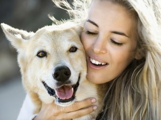 ru.depositphotos.com/: Девушка с собакой