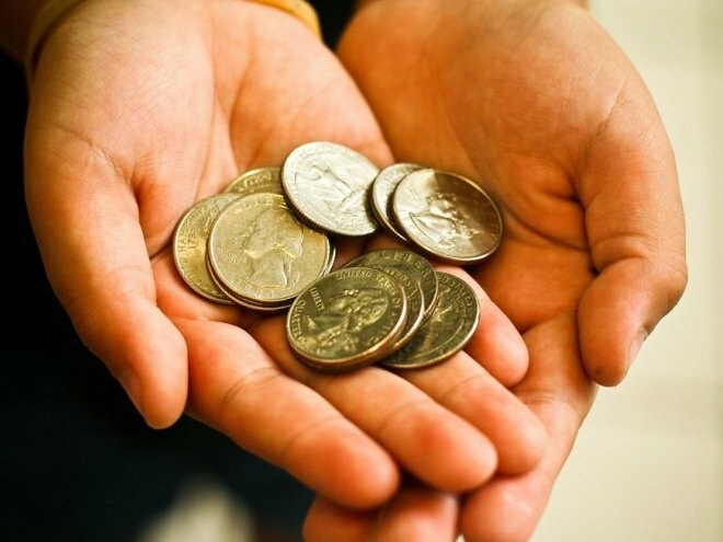 dobrenok.com: монеты в руке